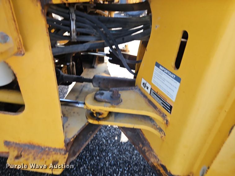 image for item EI8347 2006 John Deere 444J wheel loader