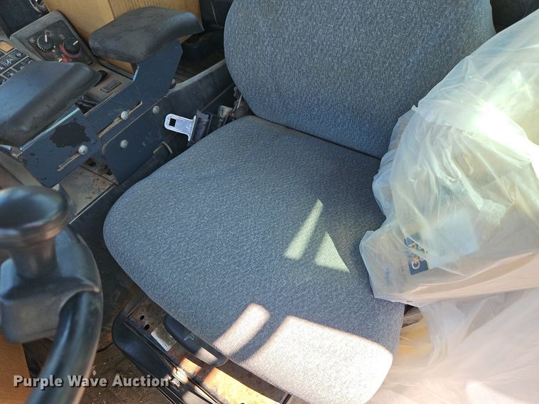 image for item EI8347 2006 John Deere 444J wheel loader