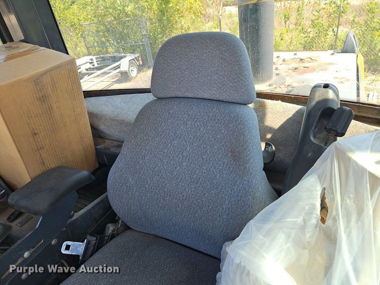 image for item EI8347 2006 John Deere 444J wheel loader