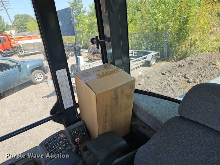 image for item EI8347 2006 John Deere 444J wheel loader