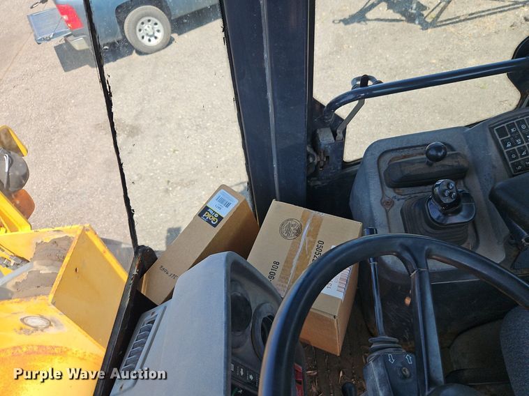 image for item EI8347 2006 John Deere 444J wheel loader