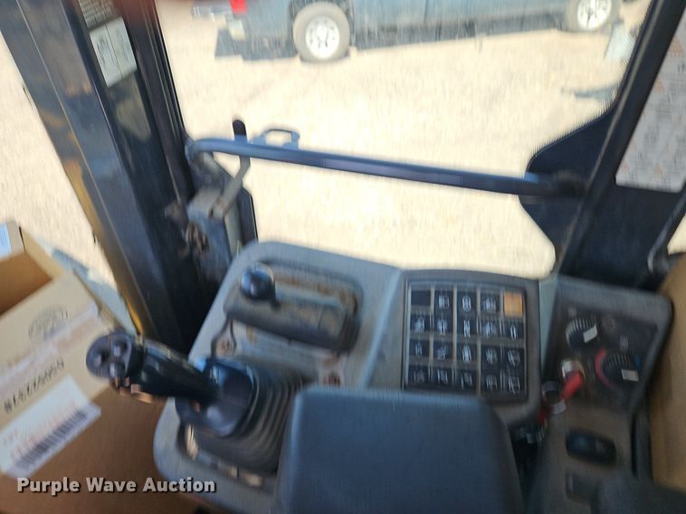 image for item EI8347 2006 John Deere 444J wheel loader