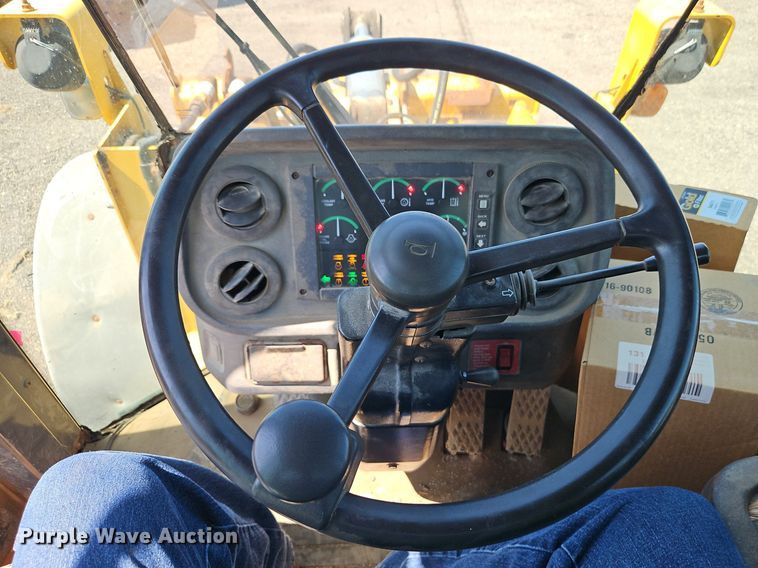 image for item EI8347 2006 John Deere 444J wheel loader