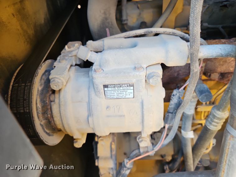 image for item EI8347 2006 John Deere 444J wheel loader