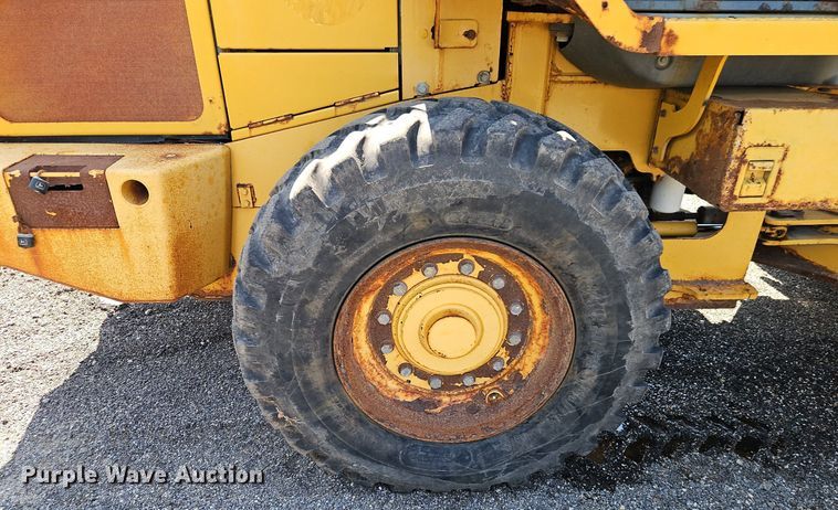 image for item EI8347 2006 John Deere 444J wheel loader
