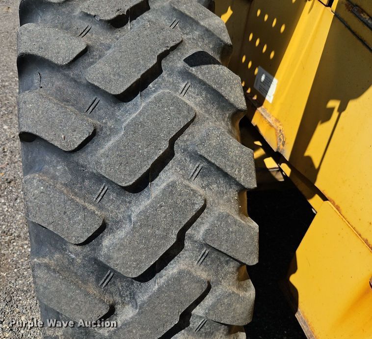 image for item EI8347 2006 John Deere 444J wheel loader