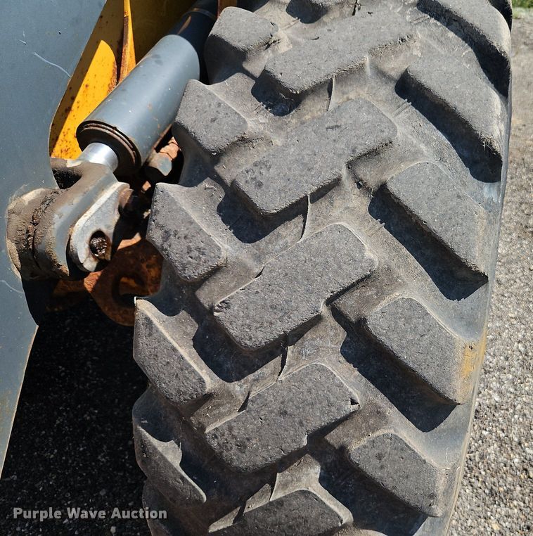 image for item EI8347 2006 John Deere 444J wheel loader