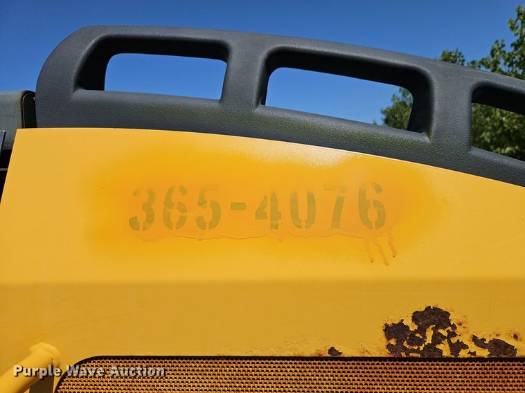 image for item EI8347 2006 John Deere 444J wheel loader