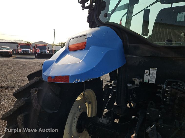 image for item EI8352 2006 New Holland TS110A tractor