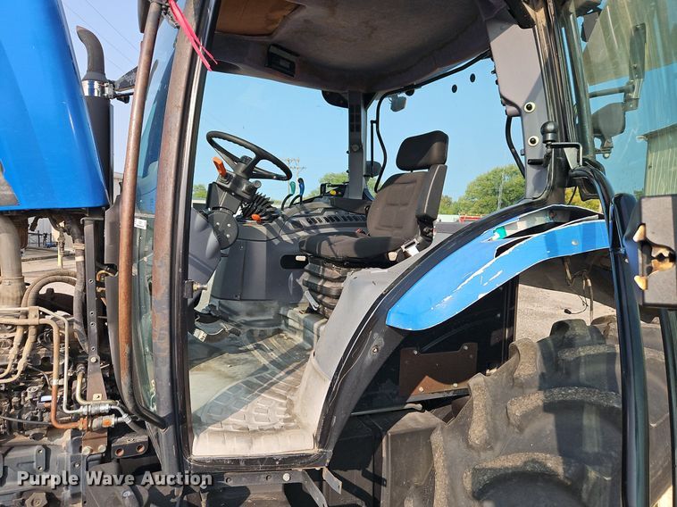 image for item EI8352 2006 New Holland TS110A tractor