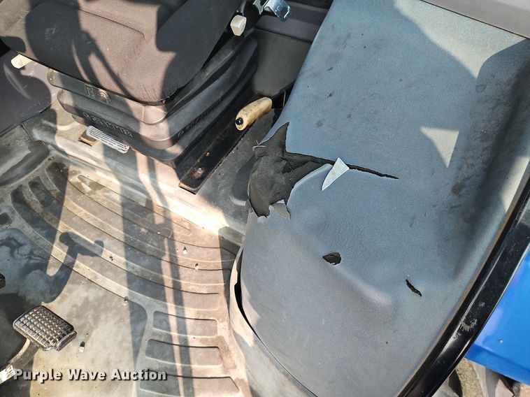 image for item EI8352 2006 New Holland TS110A tractor