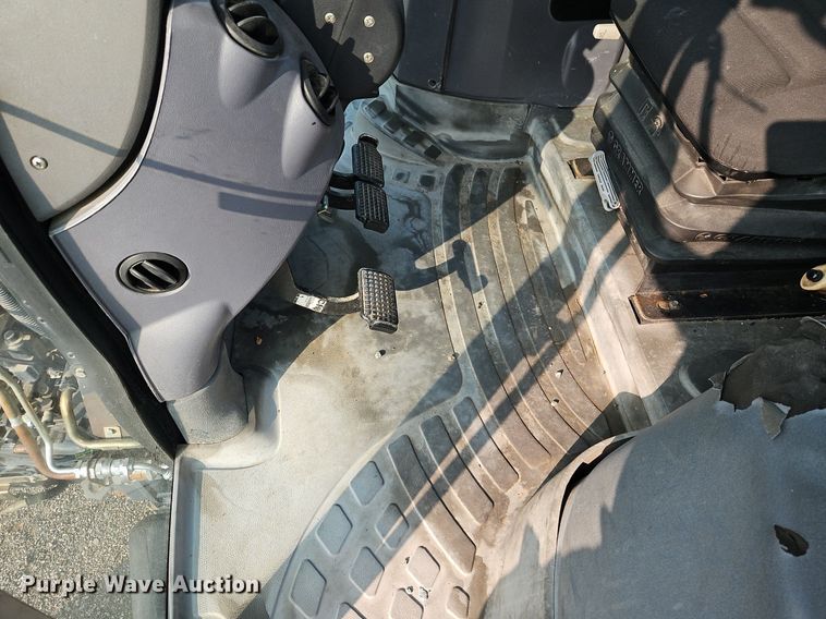 image for item EI8352 2006 New Holland TS110A tractor