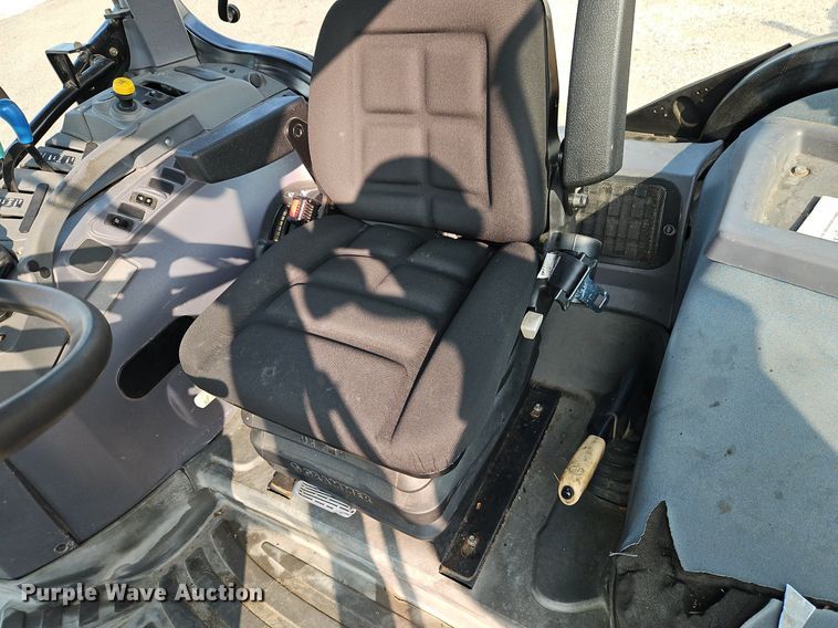 image for item EI8352 2006 New Holland TS110A tractor