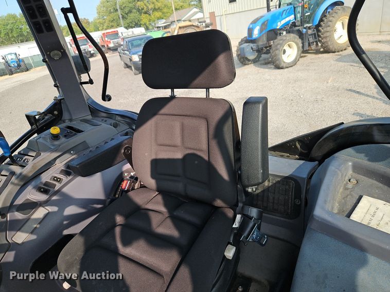 image for item EI8352 2006 New Holland TS110A tractor