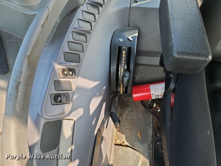 image for item EI8352 2006 New Holland TS110A tractor