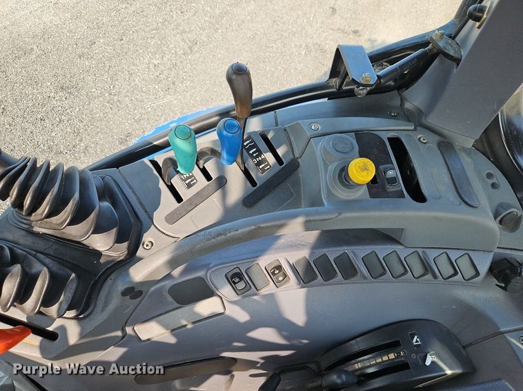 image for item EI8352 2006 New Holland TS110A tractor