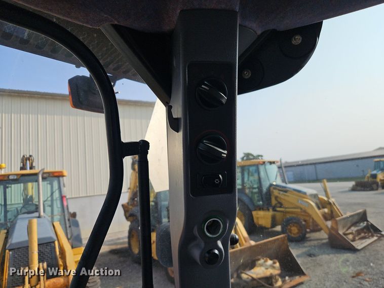 image for item EI8352 2006 New Holland TS110A tractor