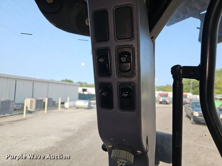 image for item EI8352 2006 New Holland TS110A tractor