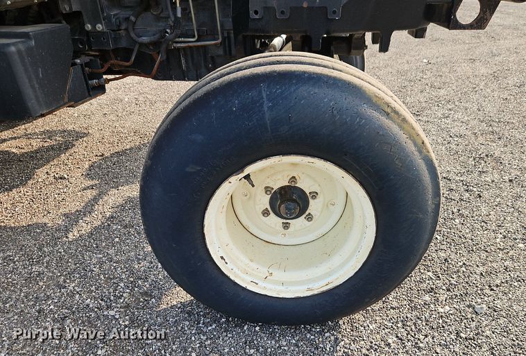 image for item EI8352 2006 New Holland TS110A tractor