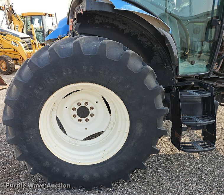 image for item EI8352 2006 New Holland TS110A tractor