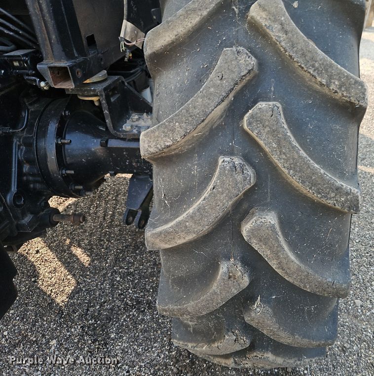 image for item EI8352 2006 New Holland TS110A tractor