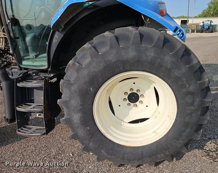 image for item EI8352 2006 New Holland TS110A tractor