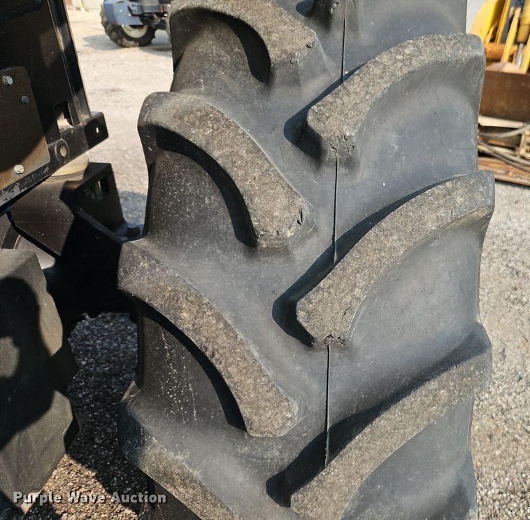 image for item EI8352 2006 New Holland TS110A tractor