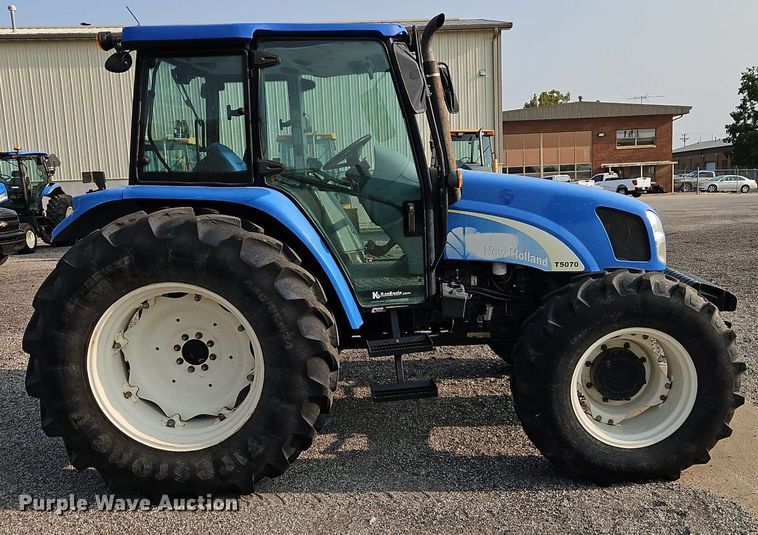 image for item EI8354 2011 New Holland T5070 MFWD tractor