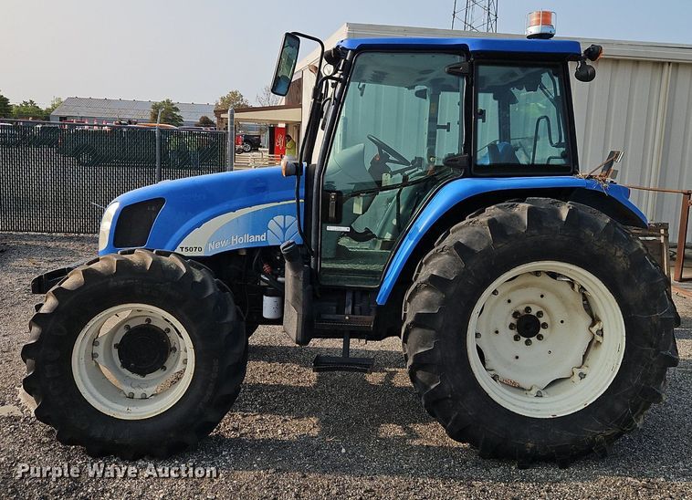image for item EI8354 2011 New Holland T5070 MFWD tractor