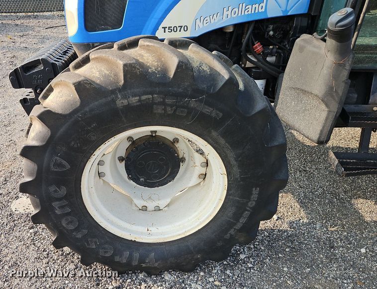 image for item EI8354 2011 New Holland T5070 MFWD tractor