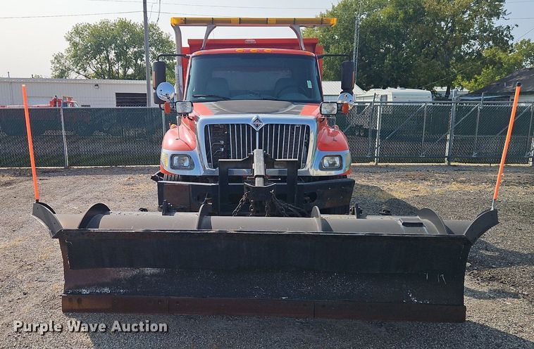 image for item EI8356 2007 International 7400 dump truck