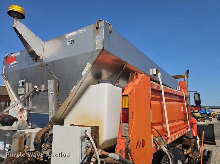 image for item EI8356 2007 International 7400 dump truck