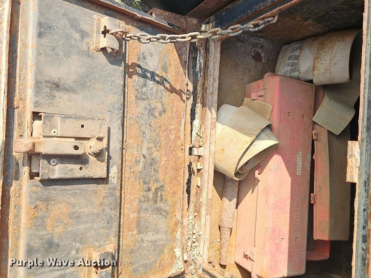 image for item EI8356 2007 International 7400 dump truck