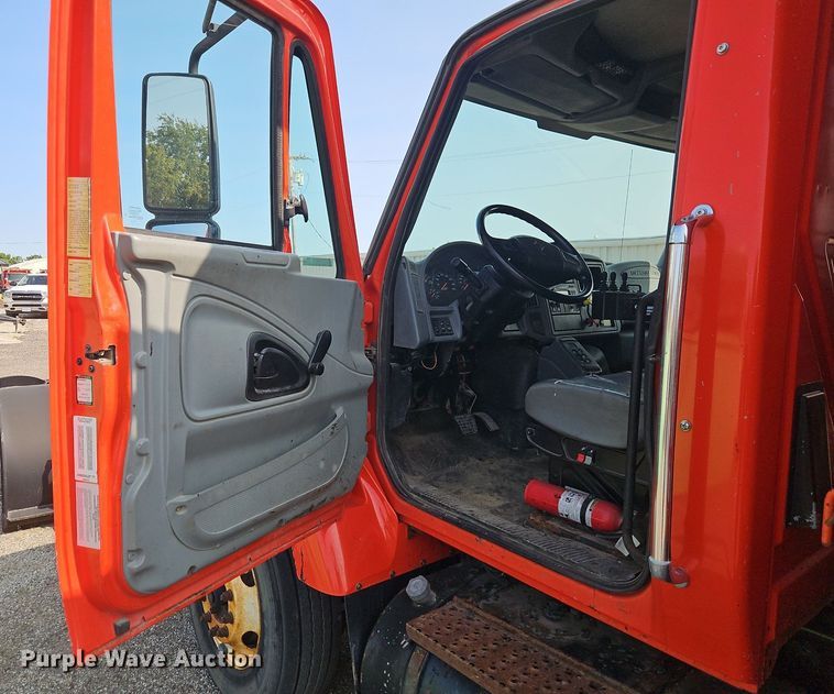 image for item EI8356 2007 International 7400 dump truck