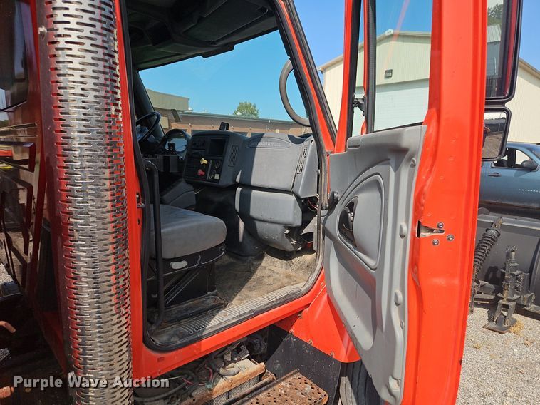 image for item EI8356 2007 International 7400 dump truck