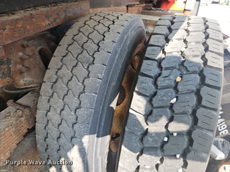 image for item EI8356 2007 International 7400 dump truck