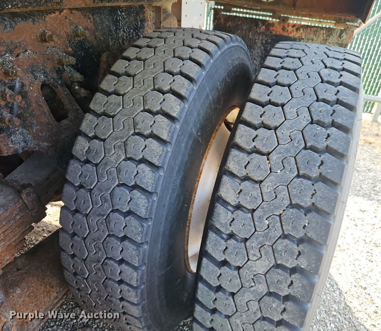 image for item EI8356 2007 International 7400 dump truck