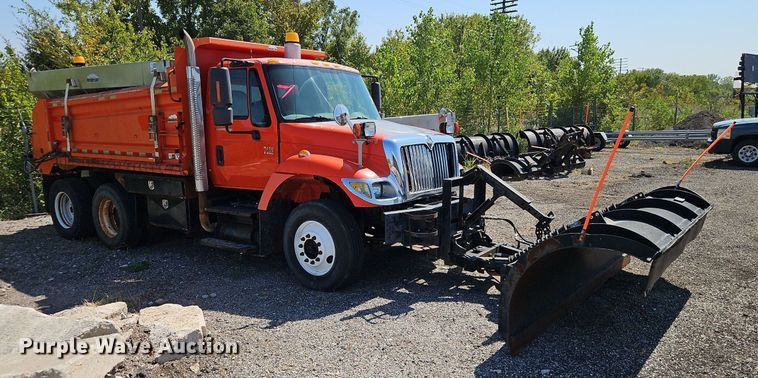 image for item EI8357 2005 International 7400 dump truck