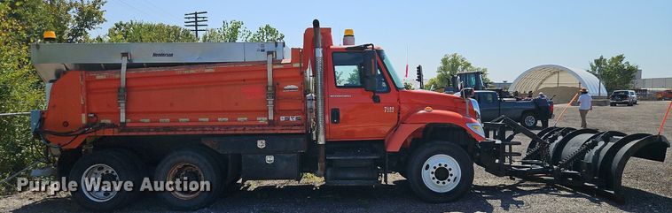 image for item EI8357 2005 International 7400 dump truck