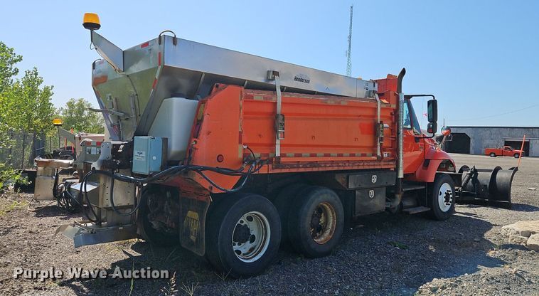image for item EI8357 2005 International 7400 dump truck