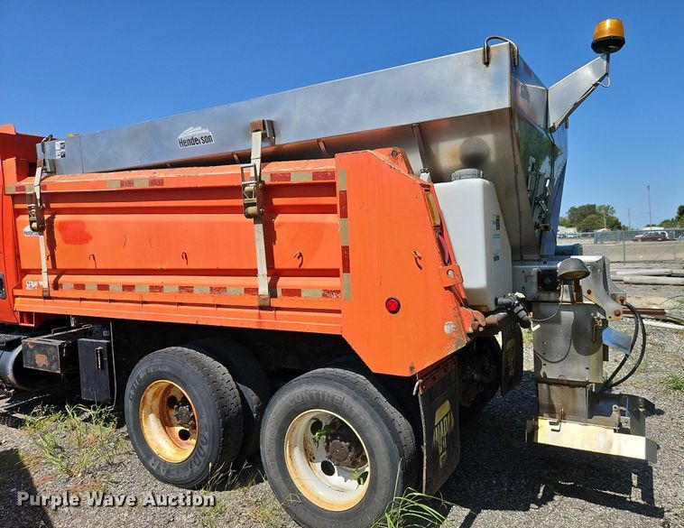 image for item EI8357 2005 International 7400 dump truck