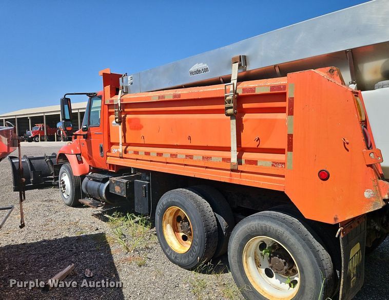 image for item EI8357 2005 International 7400 dump truck