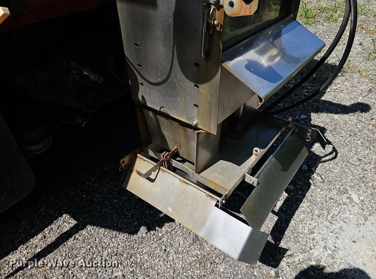 image for item EI8357 2005 International 7400 dump truck