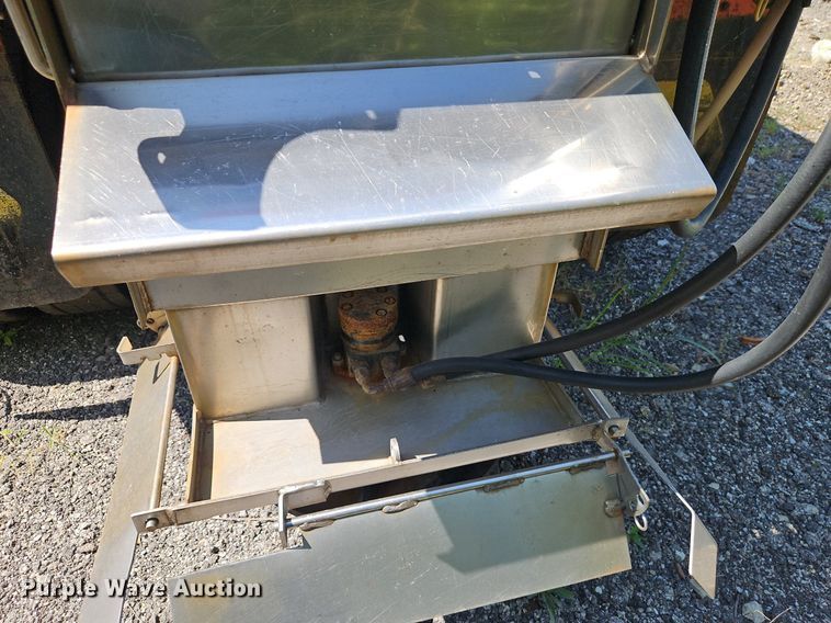 image for item EI8357 2005 International 7400 dump truck