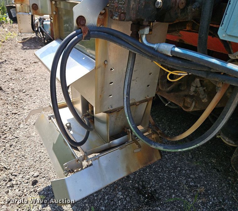 image for item EI8357 2005 International 7400 dump truck