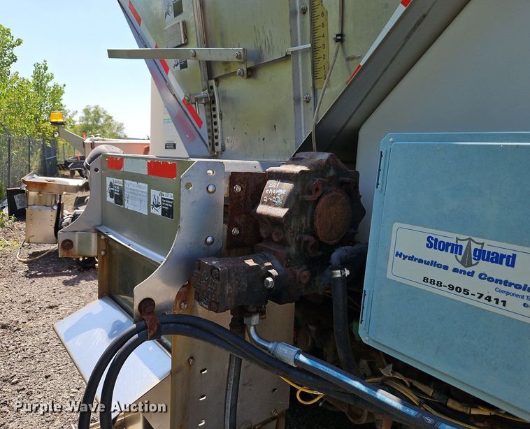 image for item EI8357 2005 International 7400 dump truck