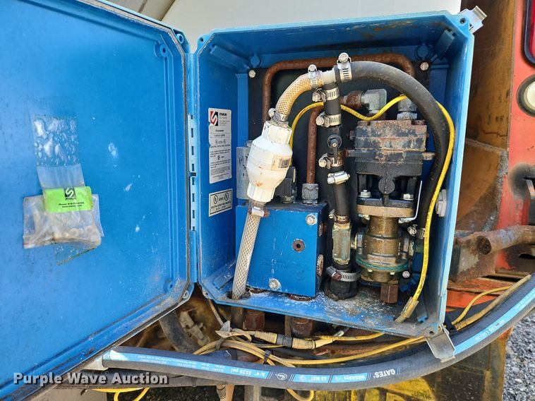 image for item EI8357 2005 International 7400 dump truck