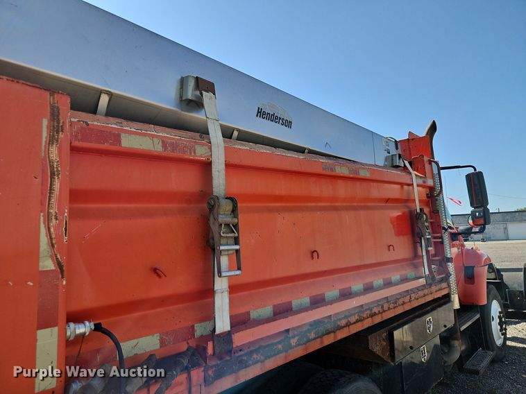 image for item EI8357 2005 International 7400 dump truck