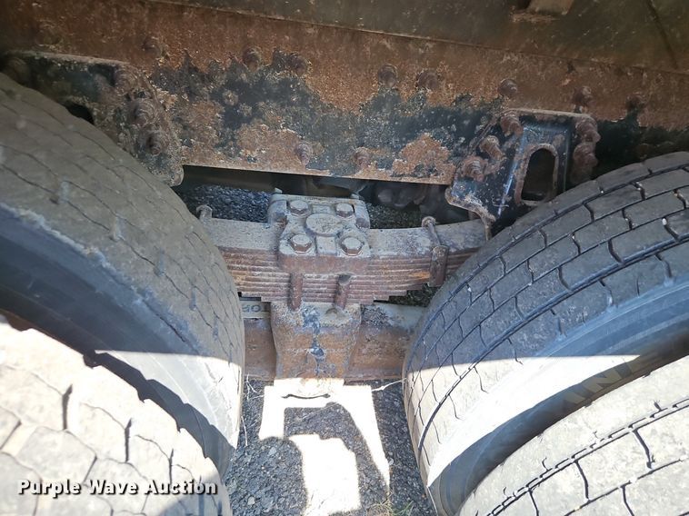 image for item EI8357 2005 International 7400 dump truck