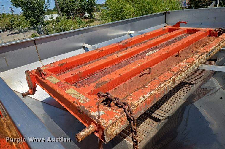 image for item EI8357 2005 International 7400 dump truck